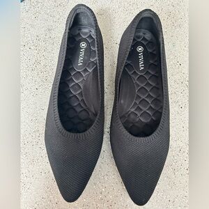 Vivaia Black Flats